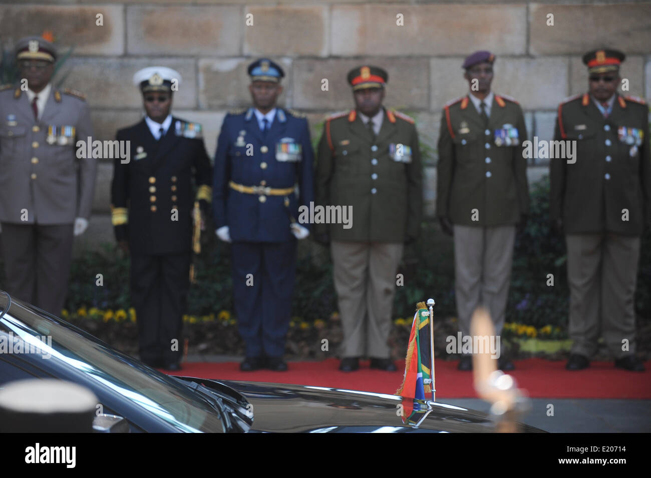 La investidura del Presidente Zuma en Union Buildings, Pretoria. 2014. El Presidente Zuma llega con su esposa Gertrude Sizakele khu Foto de stock