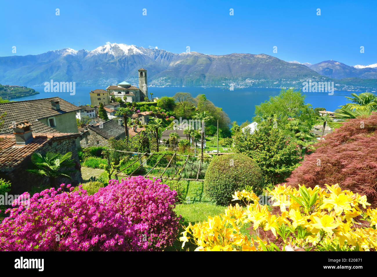 Sant'Abbondio en el Lago Maggiore, Gambarogno, Tesino, Suiza Foto de stock