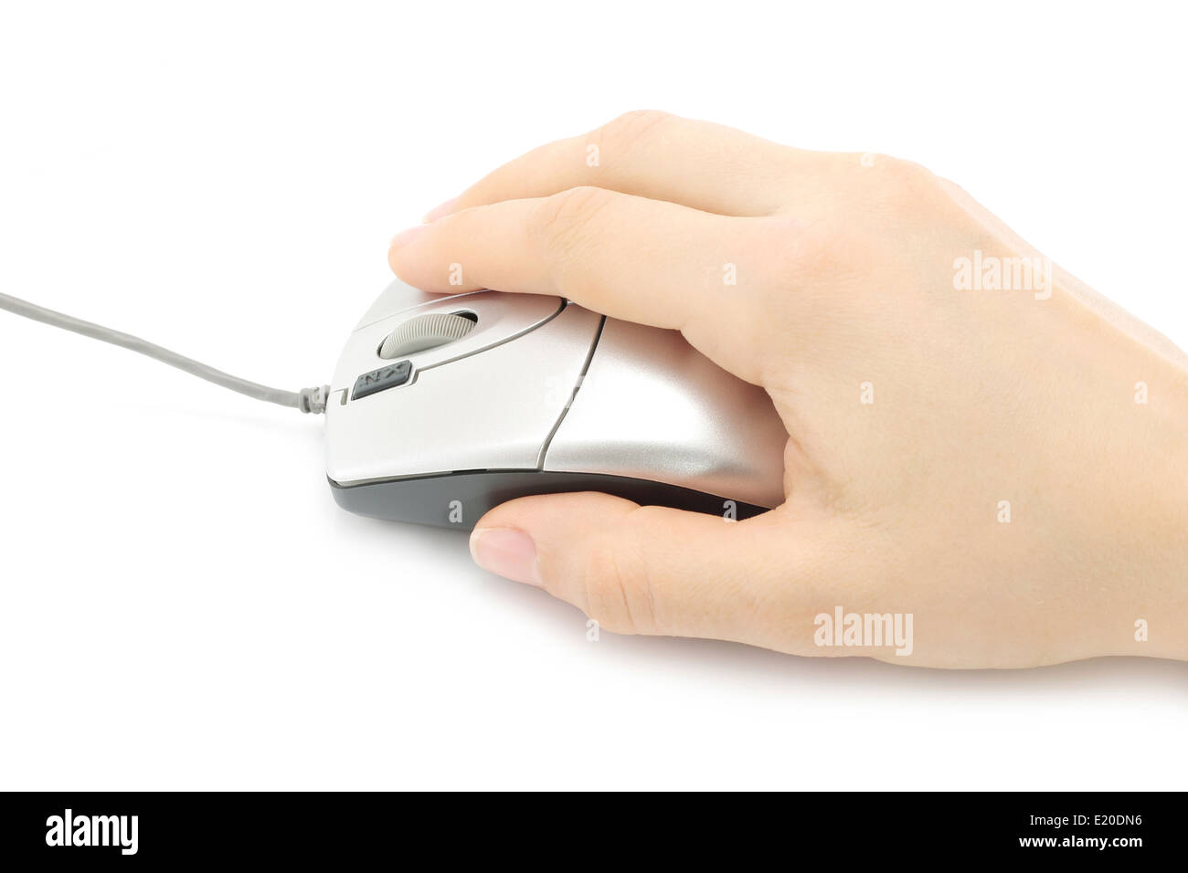 Mujer con el ratón del ordenador de mano sobre un fondo blanco. Foto de stock