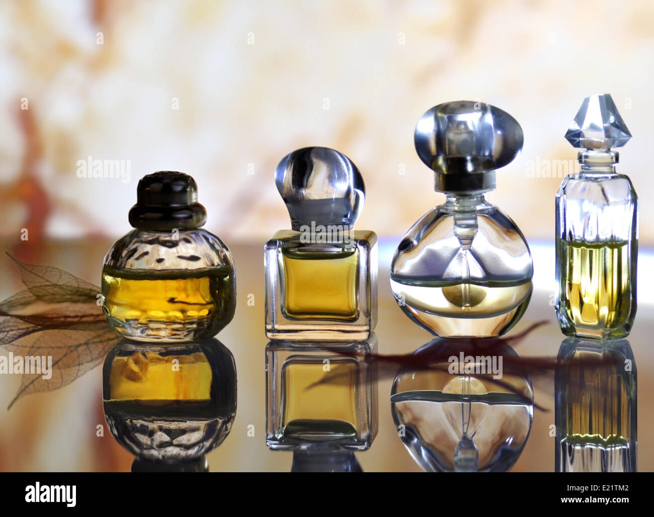 Colección de perfumes Fotografía de stock - Alamy