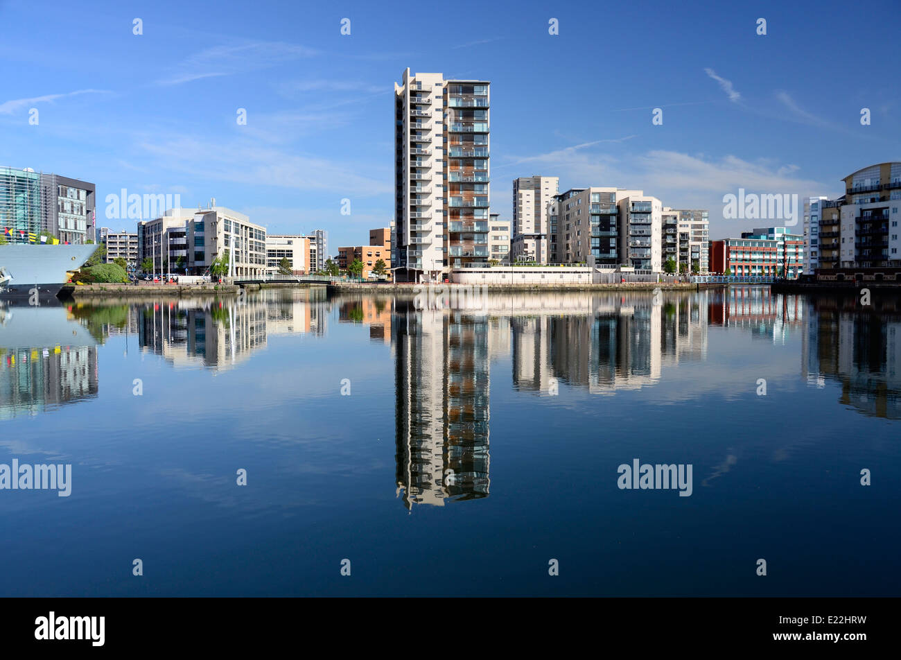 Pisos Apartamentos oficinas Bahía de Cardiff Foto de stock