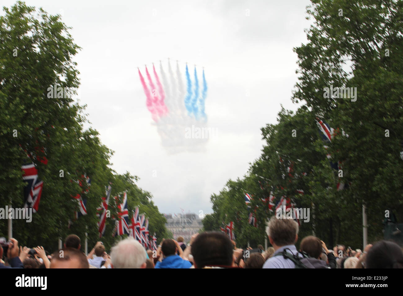 Londres, Reino Unido. El 14 de junio de 2014. El desfile Trooping Colour Display flechas rojas. Crédito: David mbiyu/Alamy Live News Foto de stock