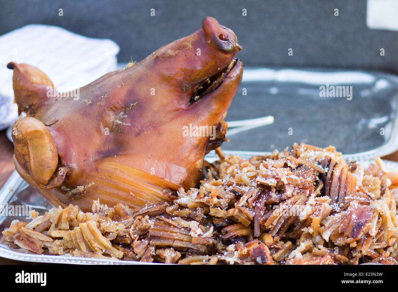 Cabeza de cerdo asada