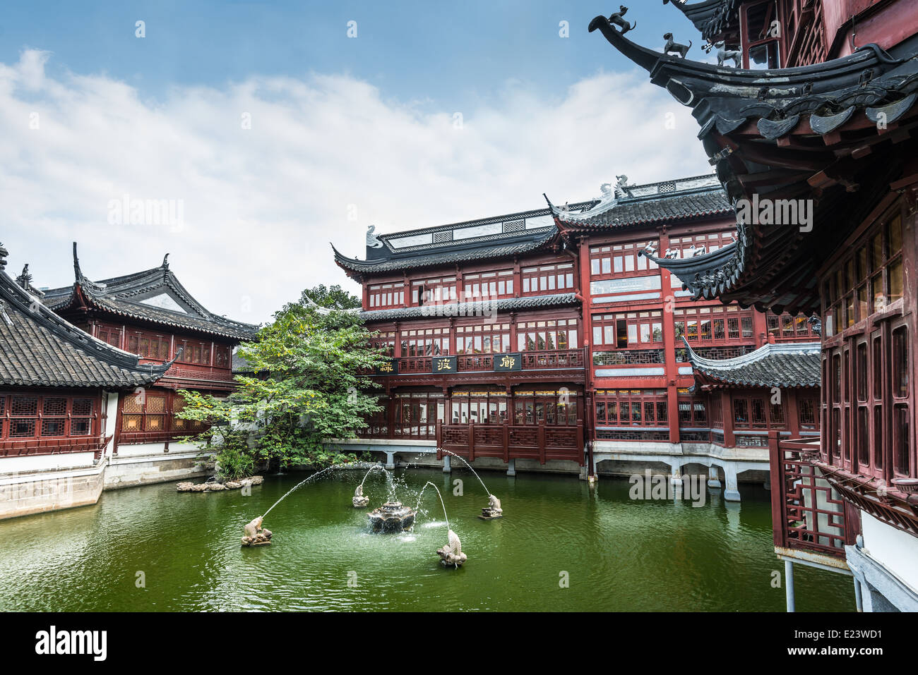 Jardines y arquitectura china antigua Foto de stock