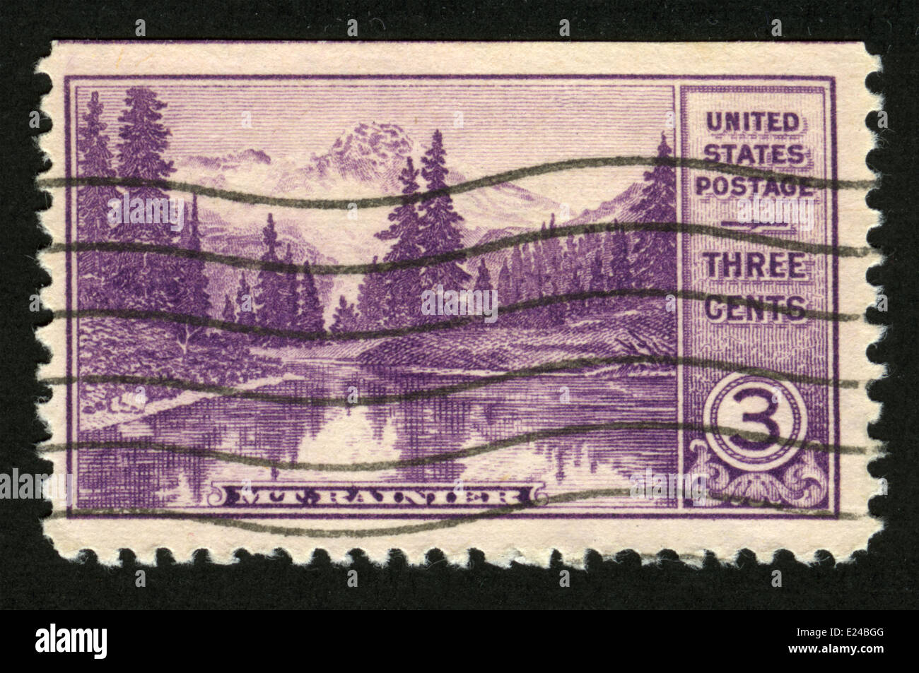USA - circa 1934: un sello impreso en Estados Unidos de América muestra el  Monte Rainier y Lago Espejo (Washington), Parques Nacionales Fotografía de  stock - Alamy