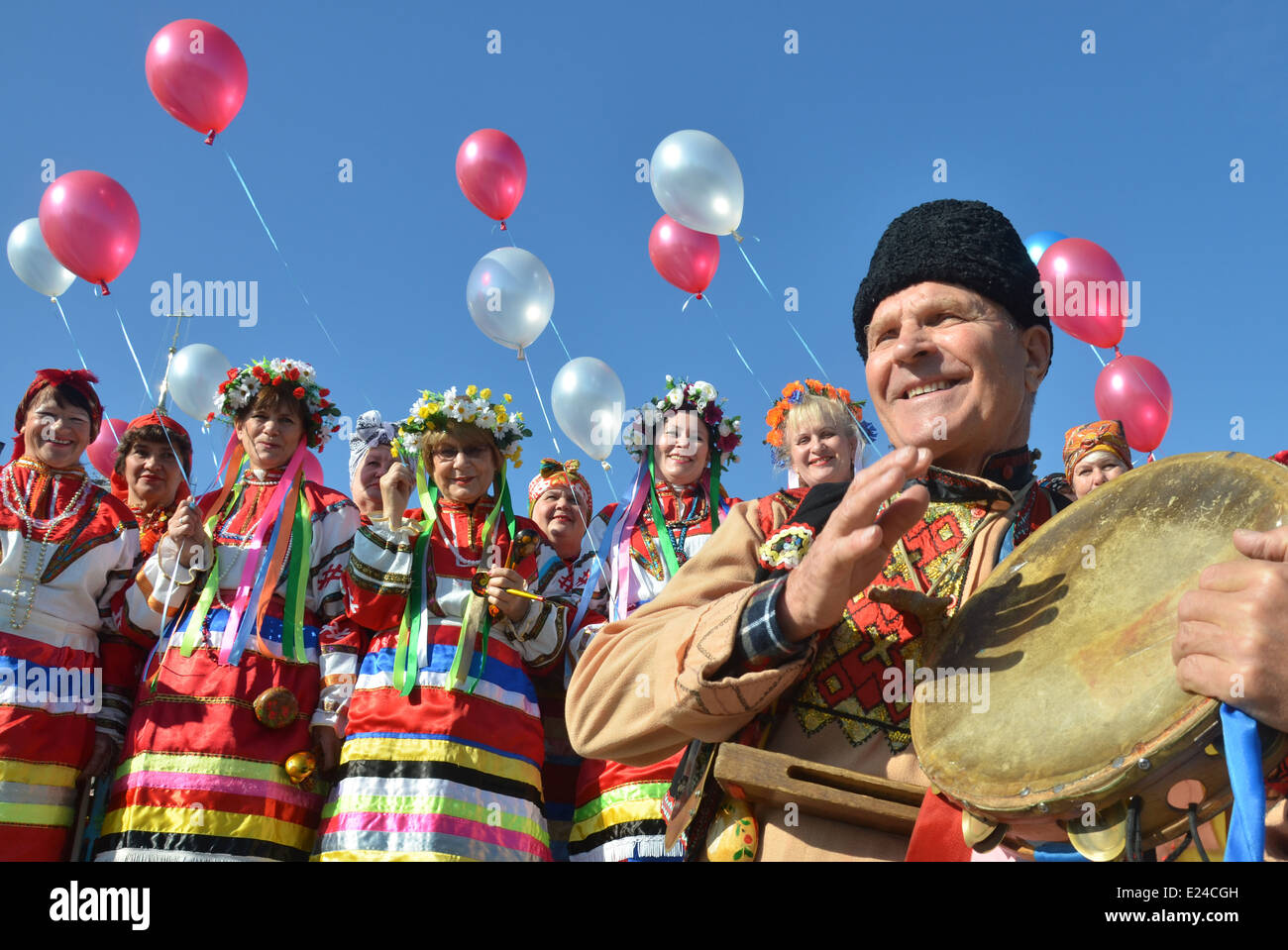 Trajes folclóricos de Ucrania Foto de stock