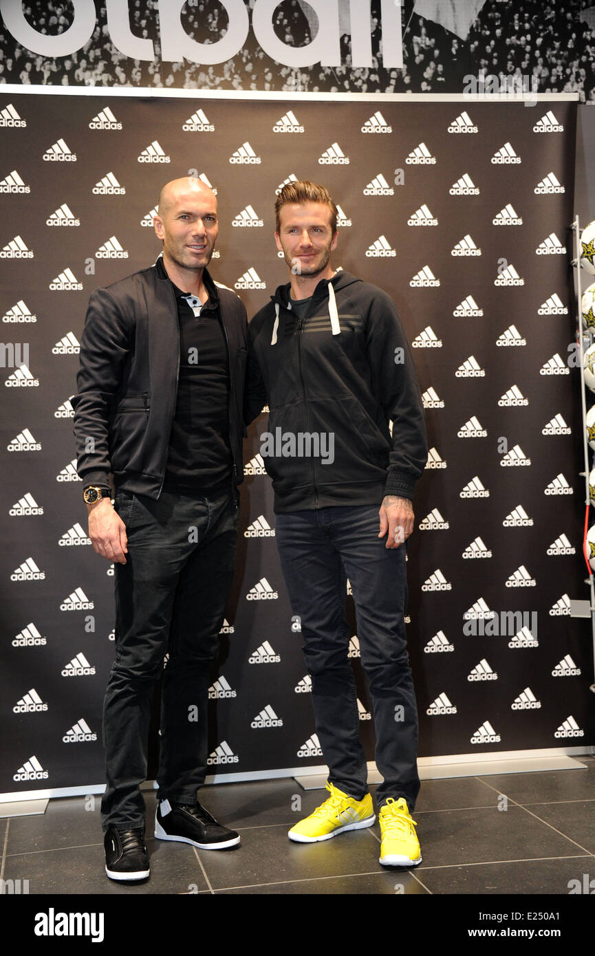 Beckham y Zinedine Zidane reunirse y autógrafos para los fans en la tienda de Adidas en la avenida de los Campos Elíseos en París con: David Beckham, Zinedine Zidane, donde: