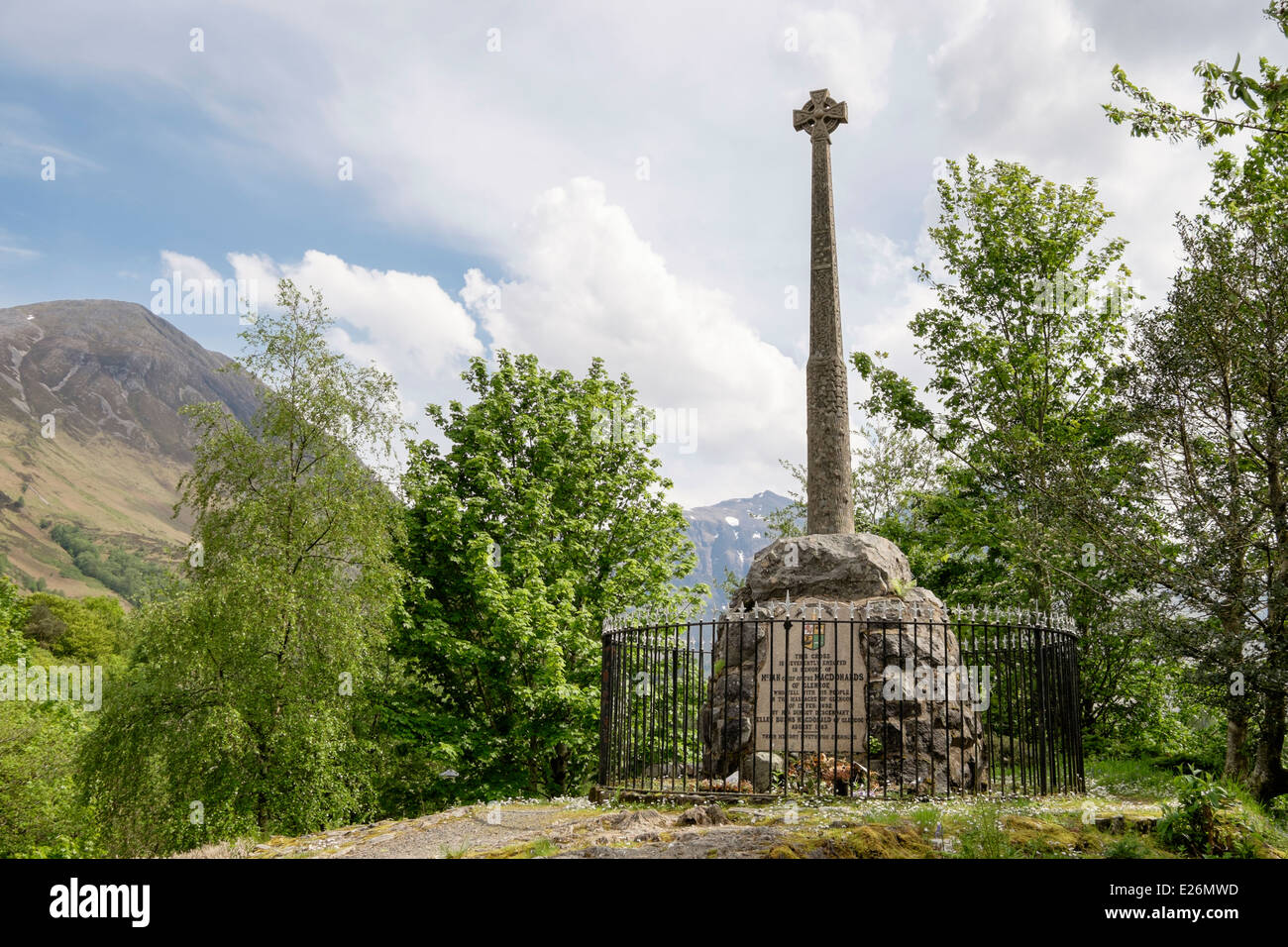 Monumento a la masacre de Glen Coe del MacDonalds clan en 1692. Glencoe, Highland, Escocia, Reino Unido, Gran Bretaña Foto de stock