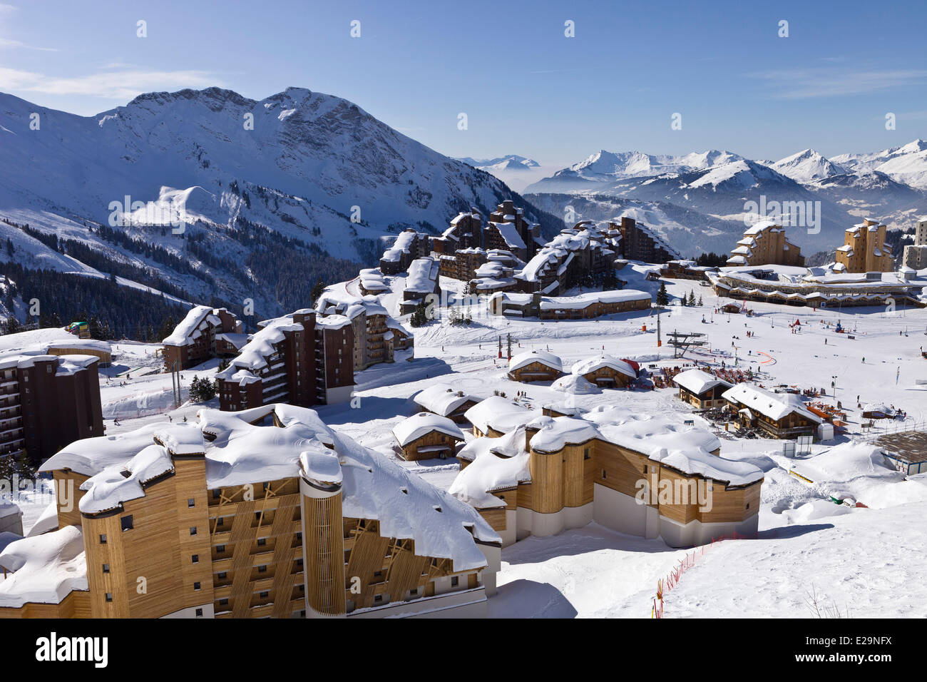 Francia, Haute Savoie, Avoriaz, vista a las pistas de esquí Foto de stock