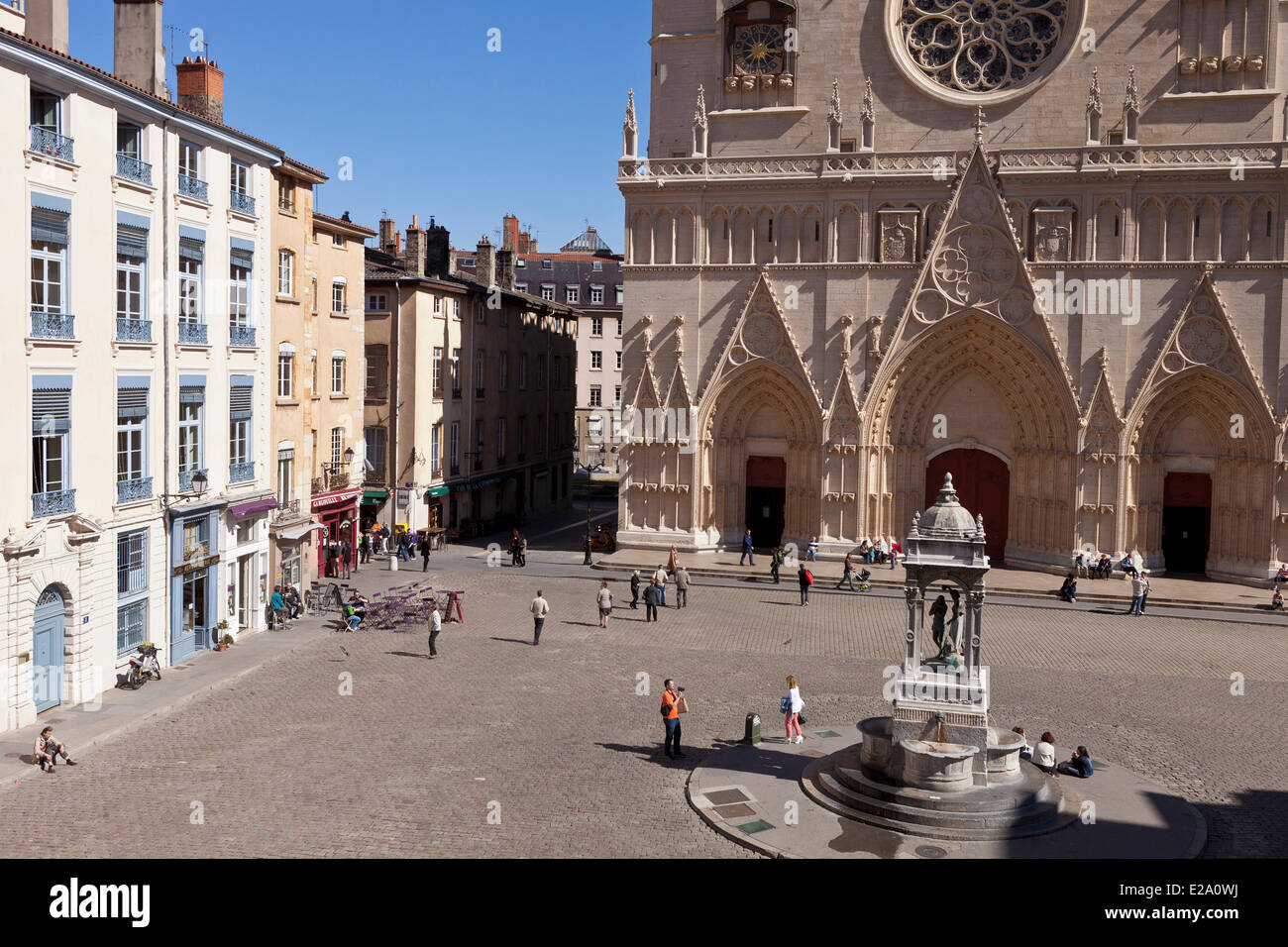Francia, Ródano, Lyon, sitio histórico catalogado como Patrimonio Mundial por la UNESCO, Vieux Lyon (Casco Antiguo), distrito de Saint Jean, fuente Foto de stock