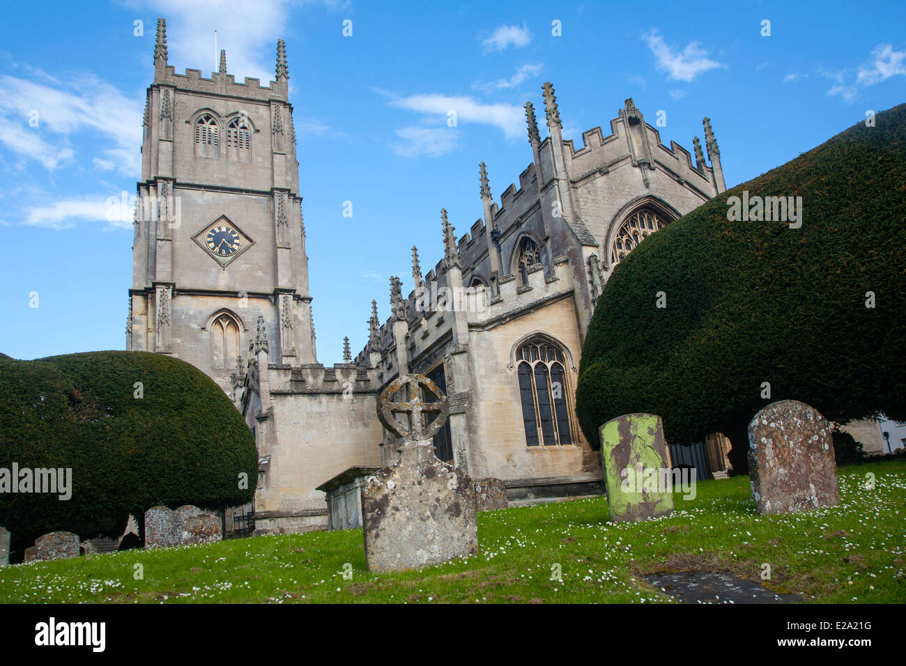 La Iglesia de Santa María Virgen y lápidas Calne, Wiltshire, Inglaterra Foto de stock