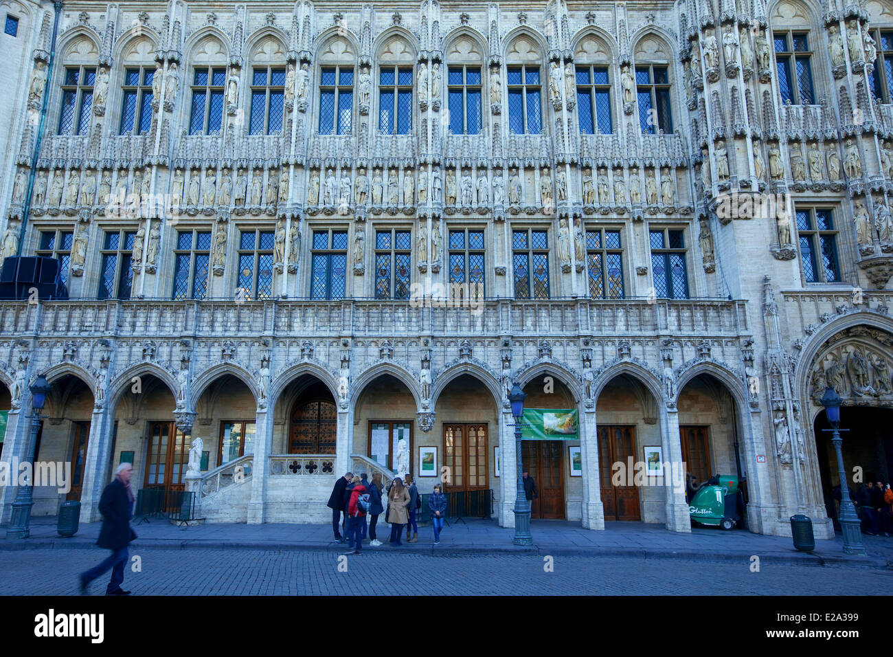 Bélgica, Bruselas, Grand Place, catalogada como Patrimonio de la Humanidad por la UNESCO, el Ayuntamiento Foto de stock