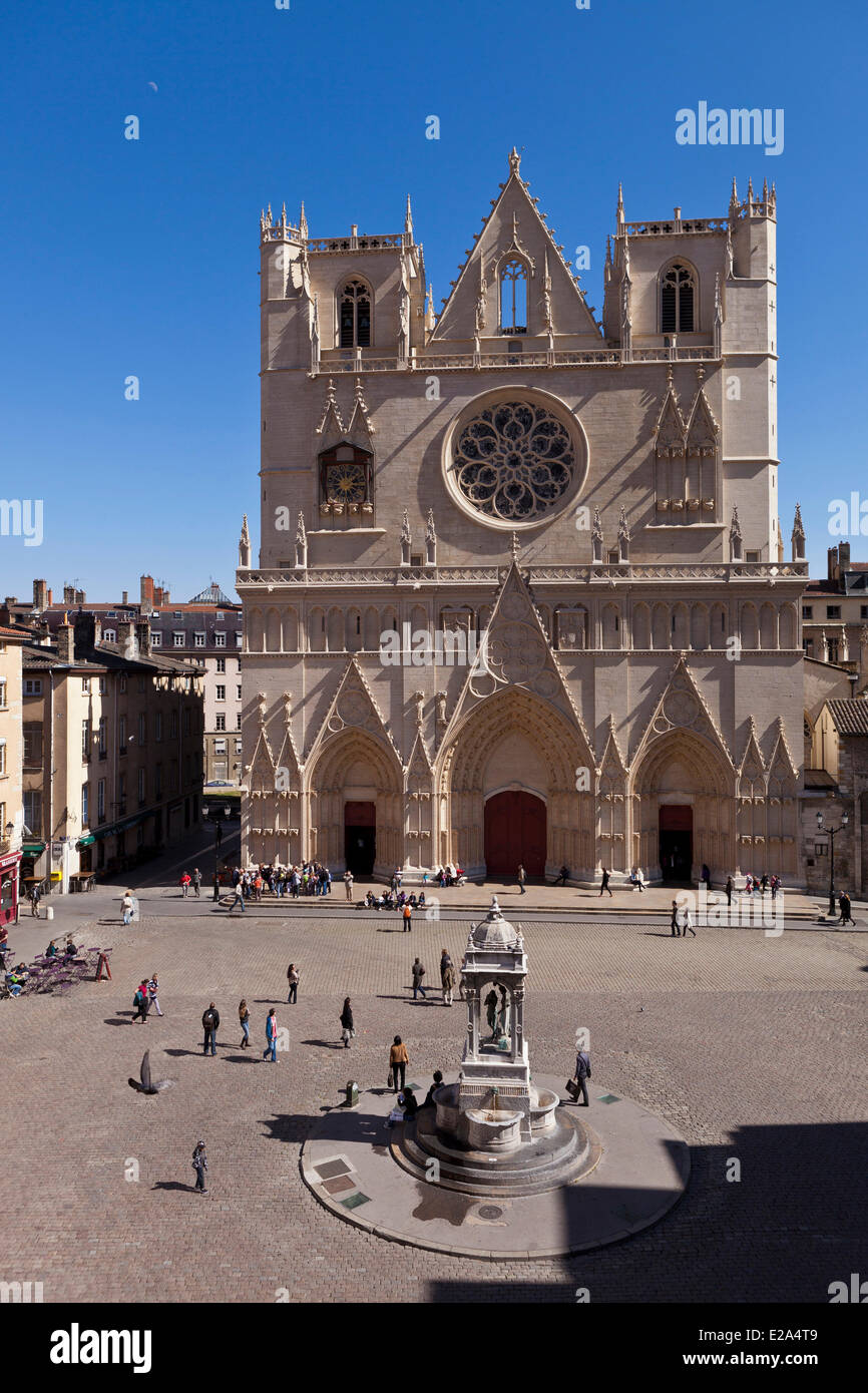 Francia, Ródano, Lyon, sitio histórico catalogado como Patrimonio Mundial por la UNESCO, Vieux Lyon (Casco Antiguo), distrito de Saint Jean, fuente Foto de stock