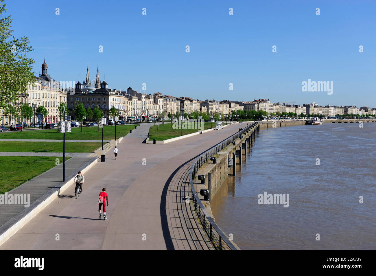 Puerto fluvial de burdeos fotografías e imágenes de alta resolución - Alamy