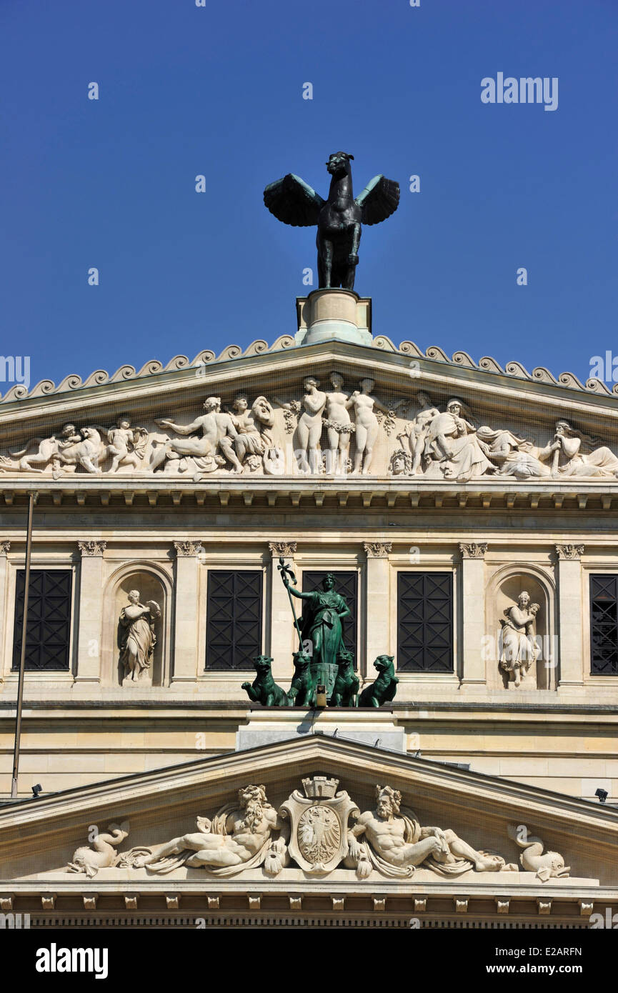 Alemania, Hesse, Fráncfort del Meno, el distrito financiero, Opern Platz (la plaza de la ópera) con Alte Oper (Antigua Ópera) Foto de stock