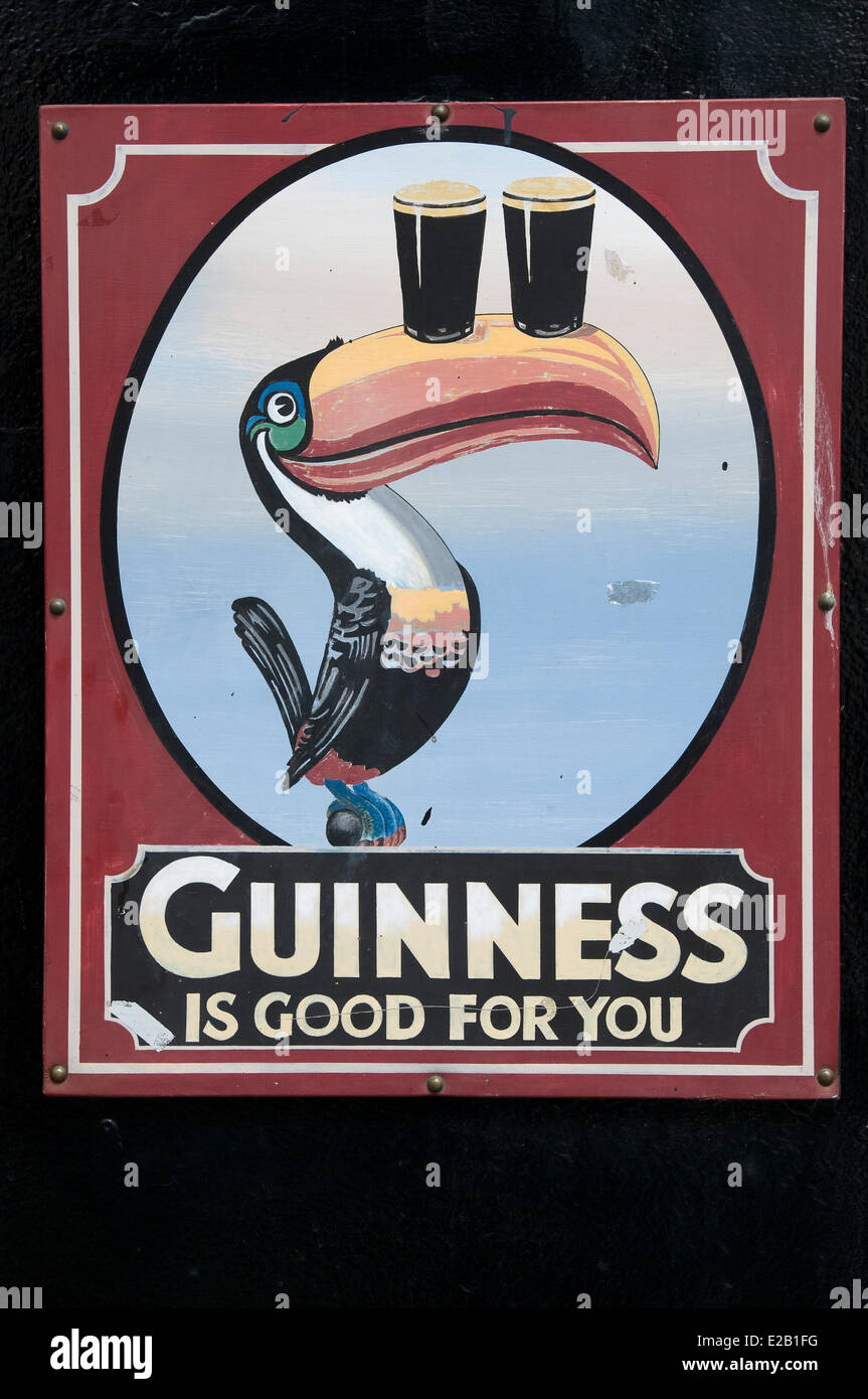 Irlanda, en el condado de Kerry, Killarney, publicidad Guinness, tucán Foto de stock