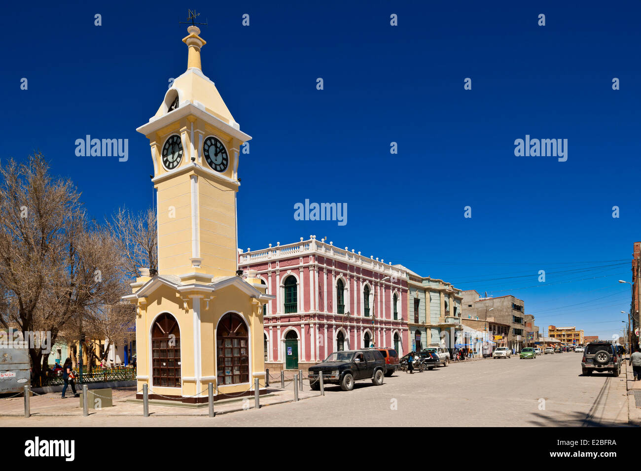 Bolivia, el Departamento de Potosí, Uyuni (3653 m), el reloj Fotografía de  stock - Alamy