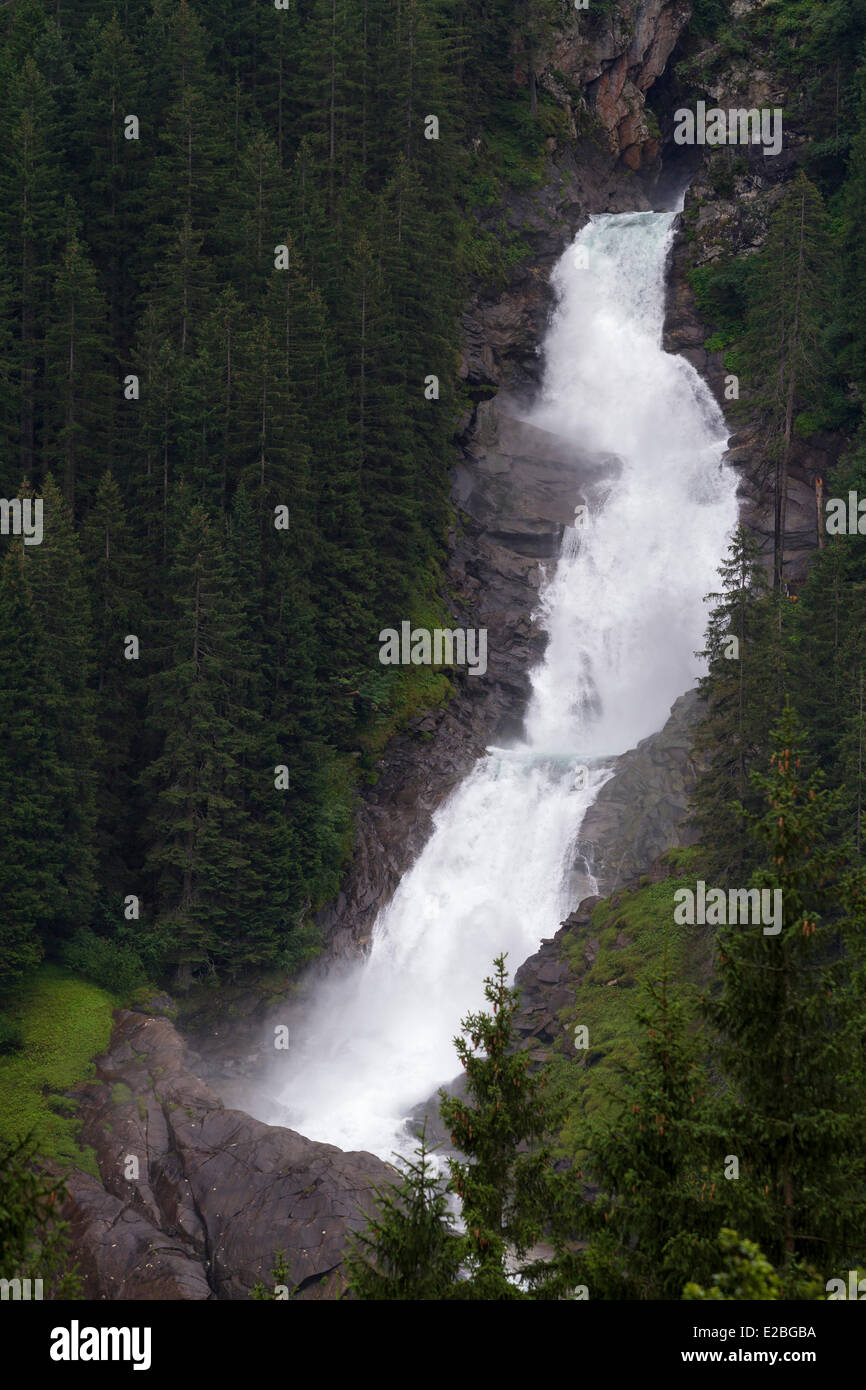 Austria, Salzburgo Tierra, Krimml, parque nacional de Hohe Tauern, las cascadas Krimml, la cascada más grande de Europa, con una caída vertical de 380 m en 3 plantas Foto de stock