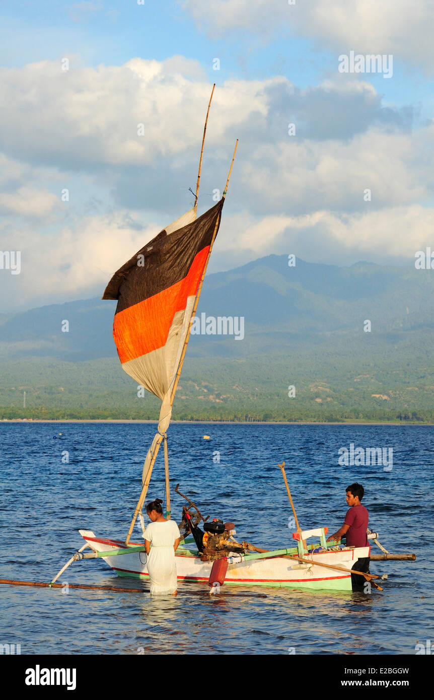 Indonesia, Lombok, Gili archipiélago, Gili Air, barco pesquero Foto de stock