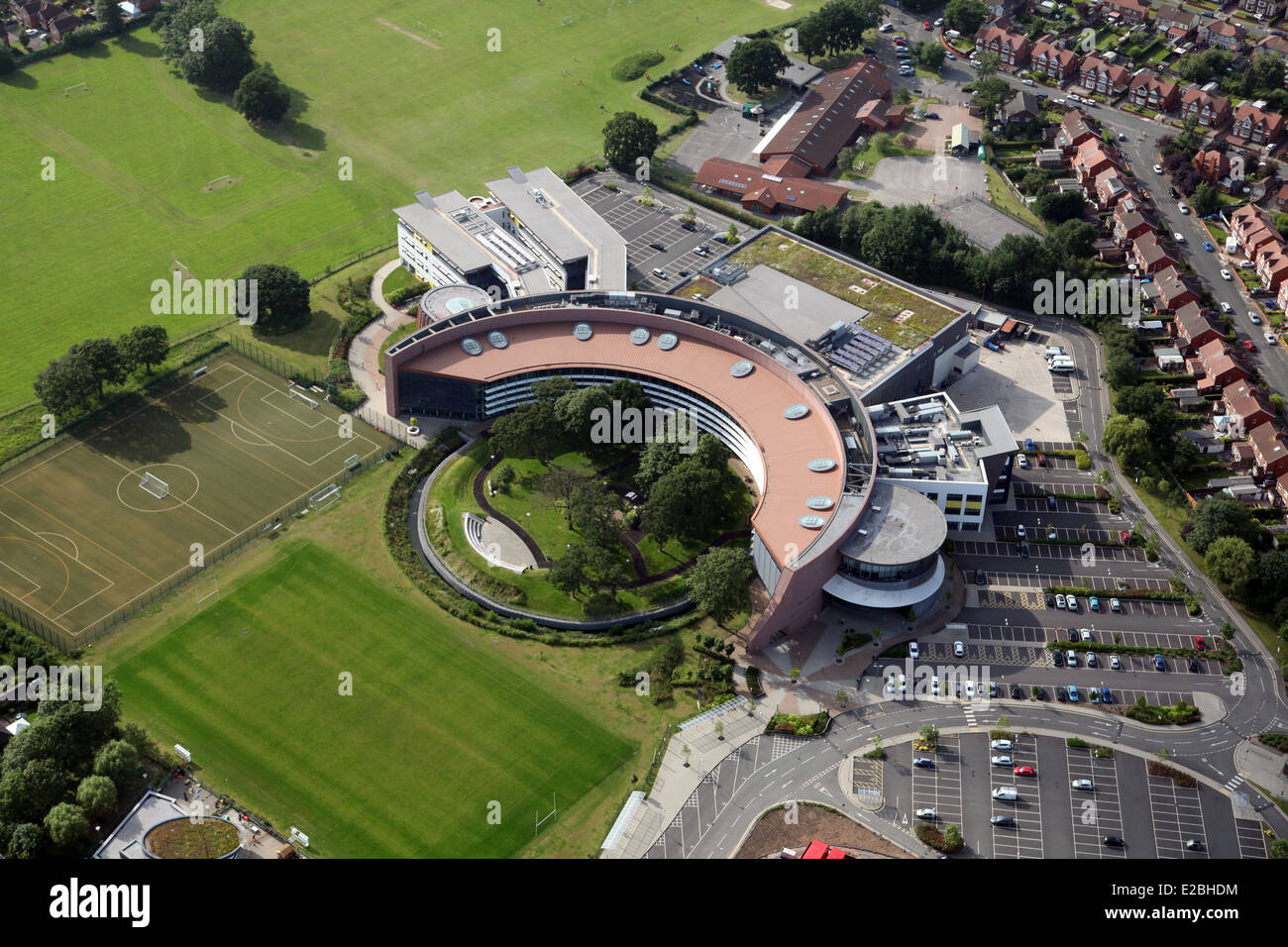 Vista aérea del sur de Cheshire College en Crewe, Cheshire, Reino Unido Foto de stock