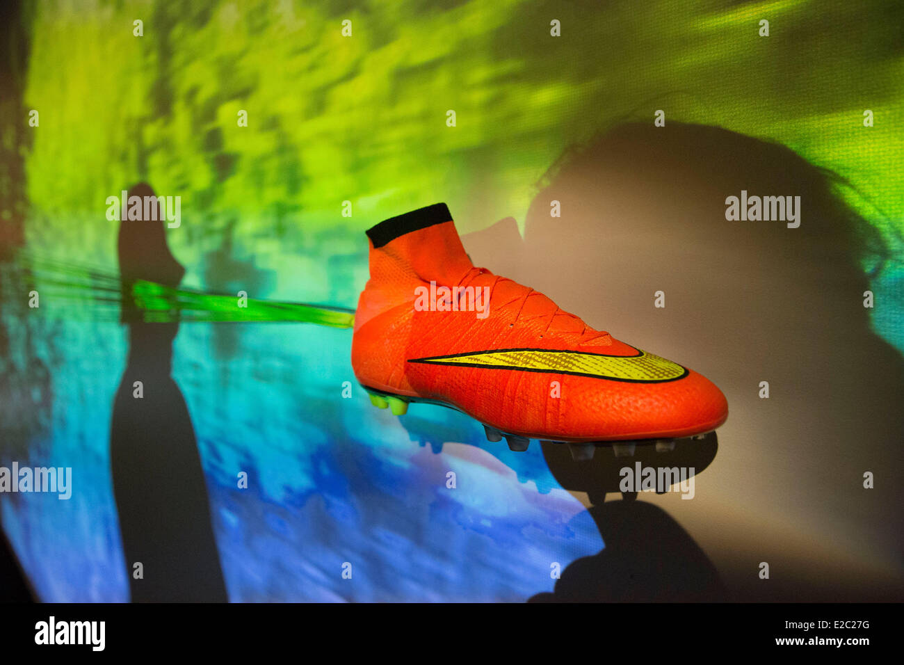 Nike boots fotografías e imágenes de alta resolución - Página 5 - Alamy