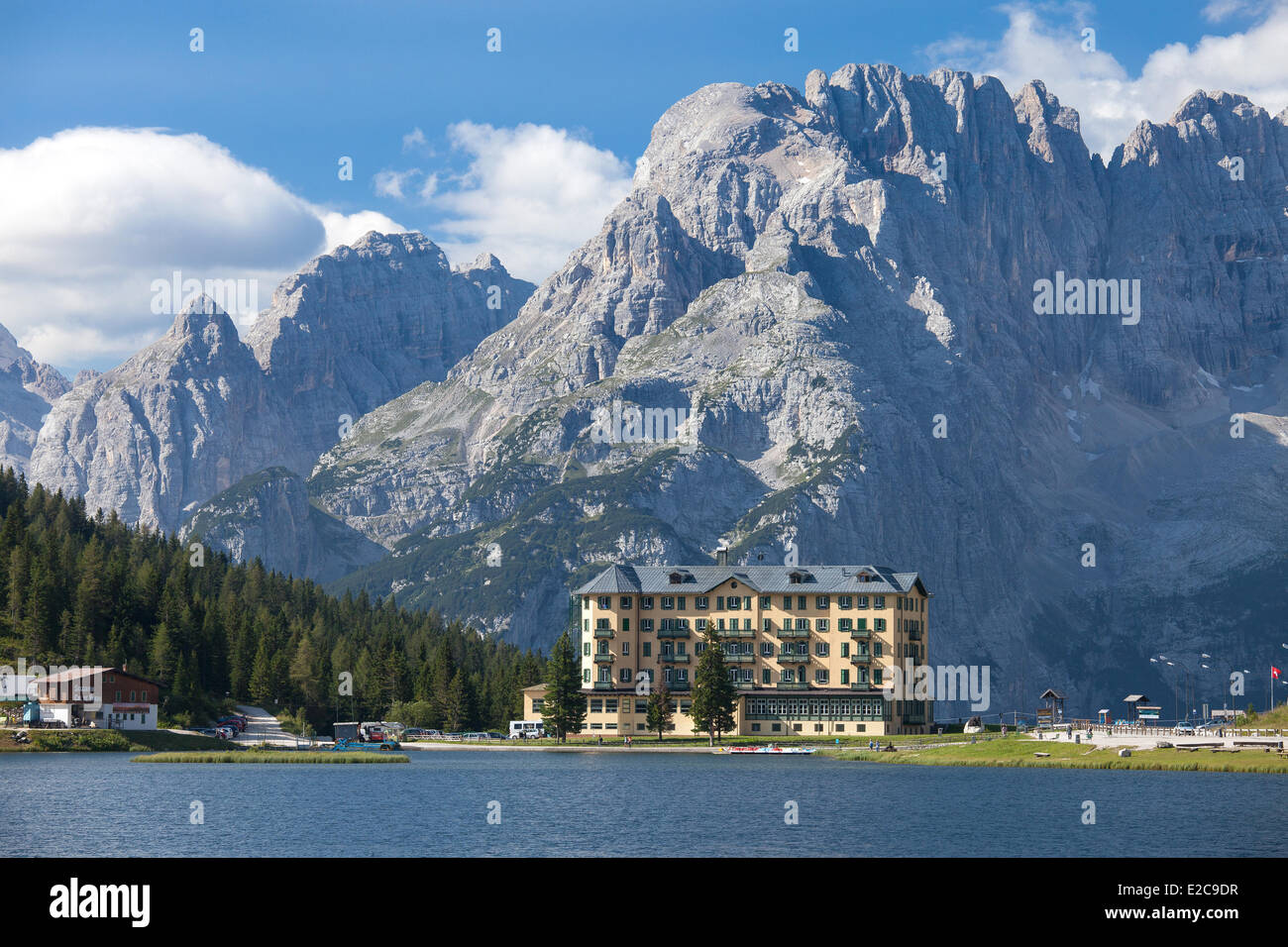 Italia, Trentino Alto Adigio, Dolomitas macizo listados como Patrimonio Mundial por la UNESCO, el lago de Misurina Foto de stock