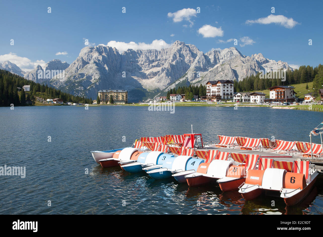 Italia, Trentino Alto Adigio, Dolomitas macizo listados como Patrimonio Mundial por la UNESCO, el lago de Misurina Foto de stock