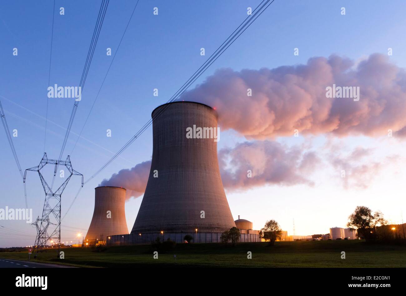 Francia, Vienne, Civaux, estación de energía nuclear Foto de stock