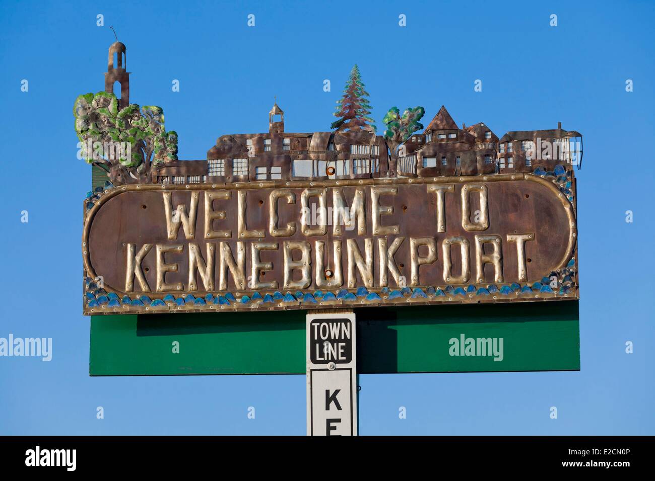 Estados Unidos Maine Kennebunkport grupo dando la bienvenida a la gente a la entrada de la ciudad Foto de stock