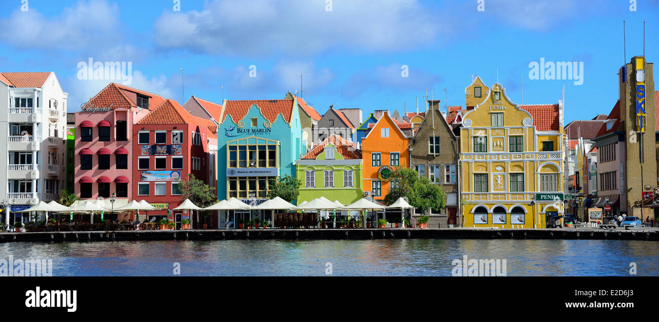 Antillas Holandesas la isla de Curazao Willemstad listados como Patrimonio Mundial por la UNESCO Punda arquitectura colonial holandesa y Santa Anna Foto de stock