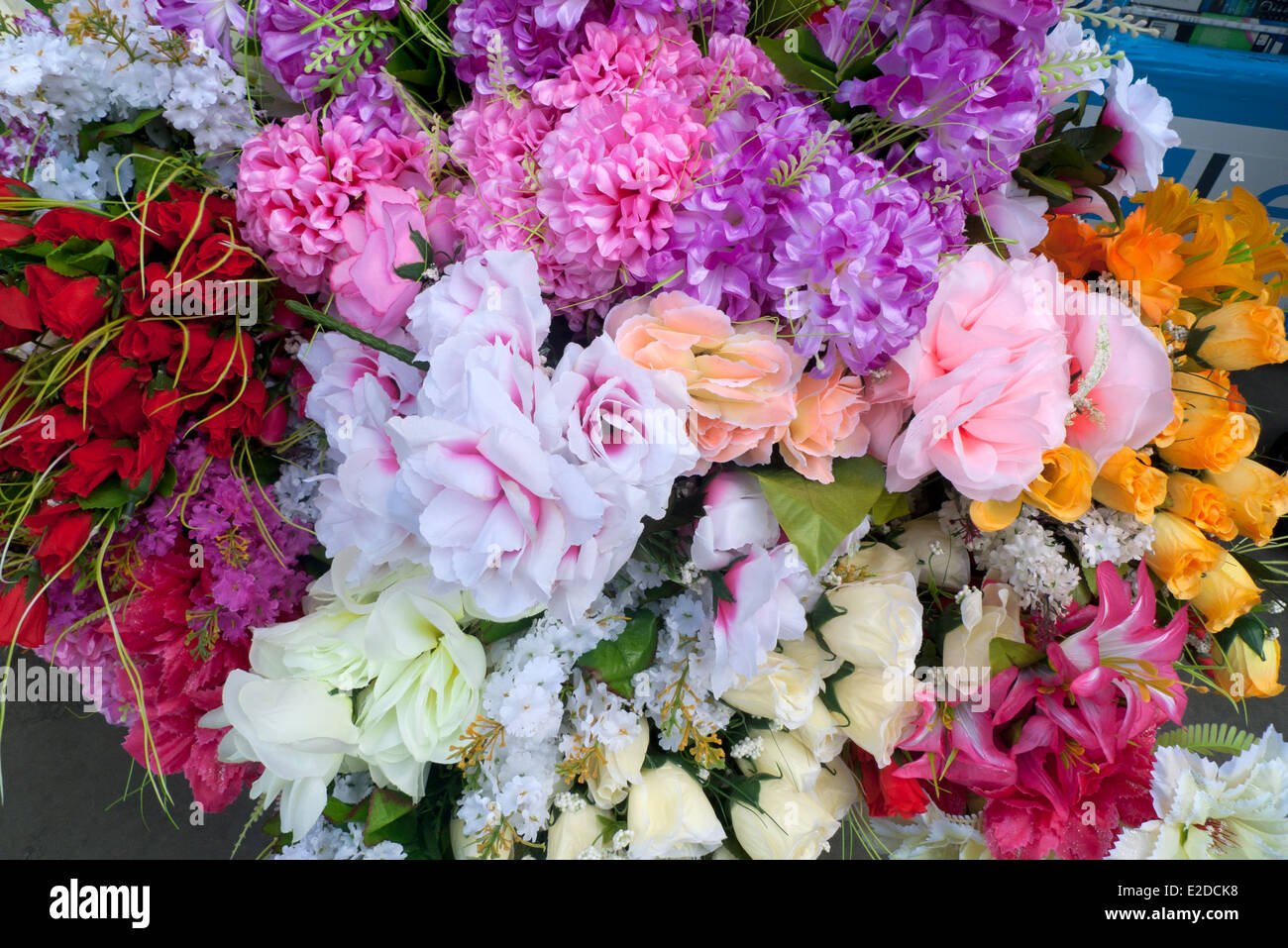 Flores falsas fotografías e imágenes de alta resolución - Alamy