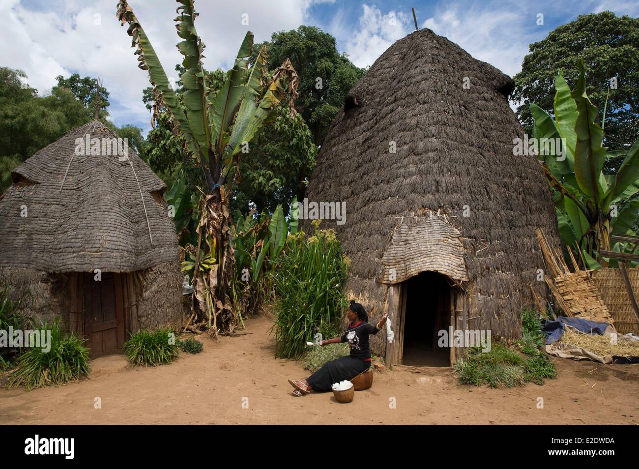 Etiopía Arba Minch Dorze aldea casas colmena de abejas Foto de stock