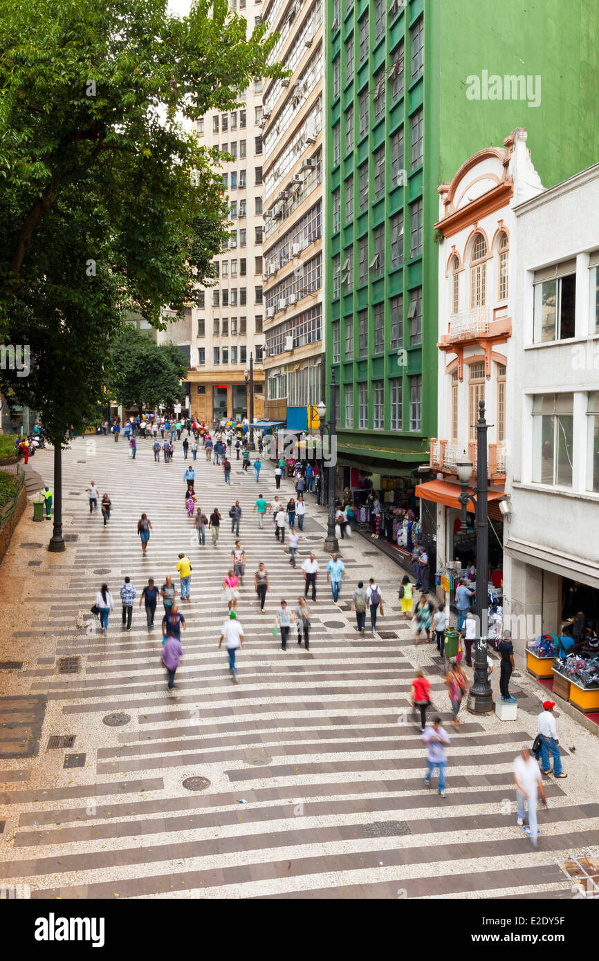 Brasil Sao Paolo el centro de la calle peatonal Rua Quinze de Novembro Foto de stock