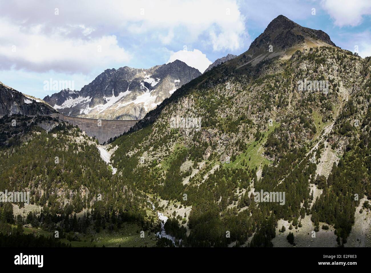 Francia, Hautes Pyrenees, parque de Neouvielle, macizo granítico hacia Cap de Long dam Foto de stock
