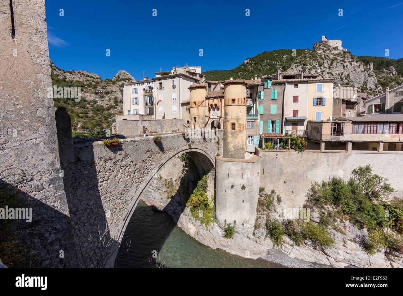 Francia, Alpes de Haute Provence, Entrevaux ciudad medieval fortificada por Vauban Foto de stock