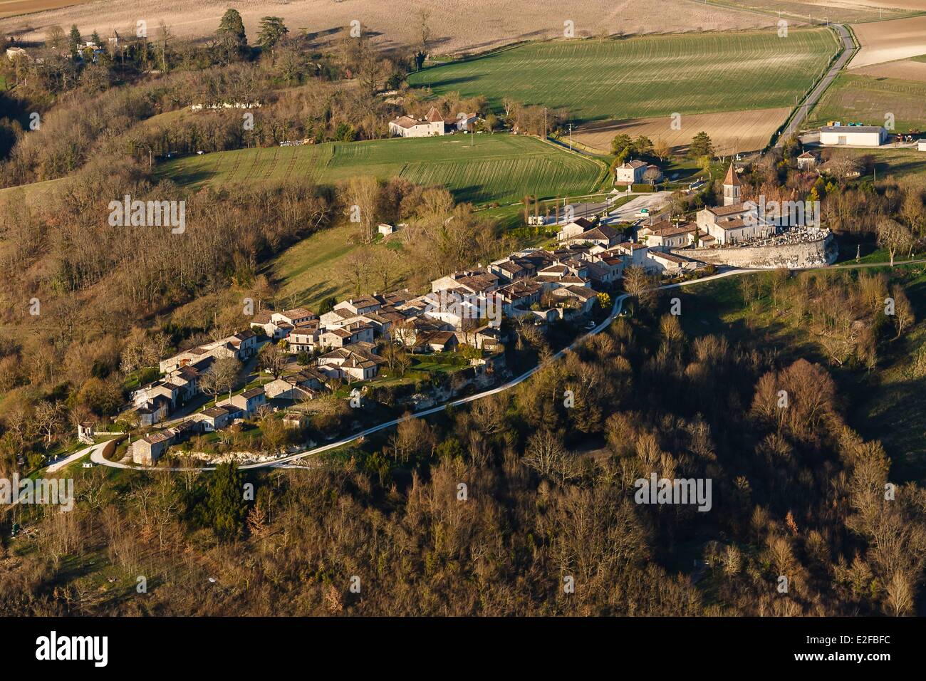 Francia, Tarn et Garonne, Montjoi, la aldea (vista aérea Fotografía de