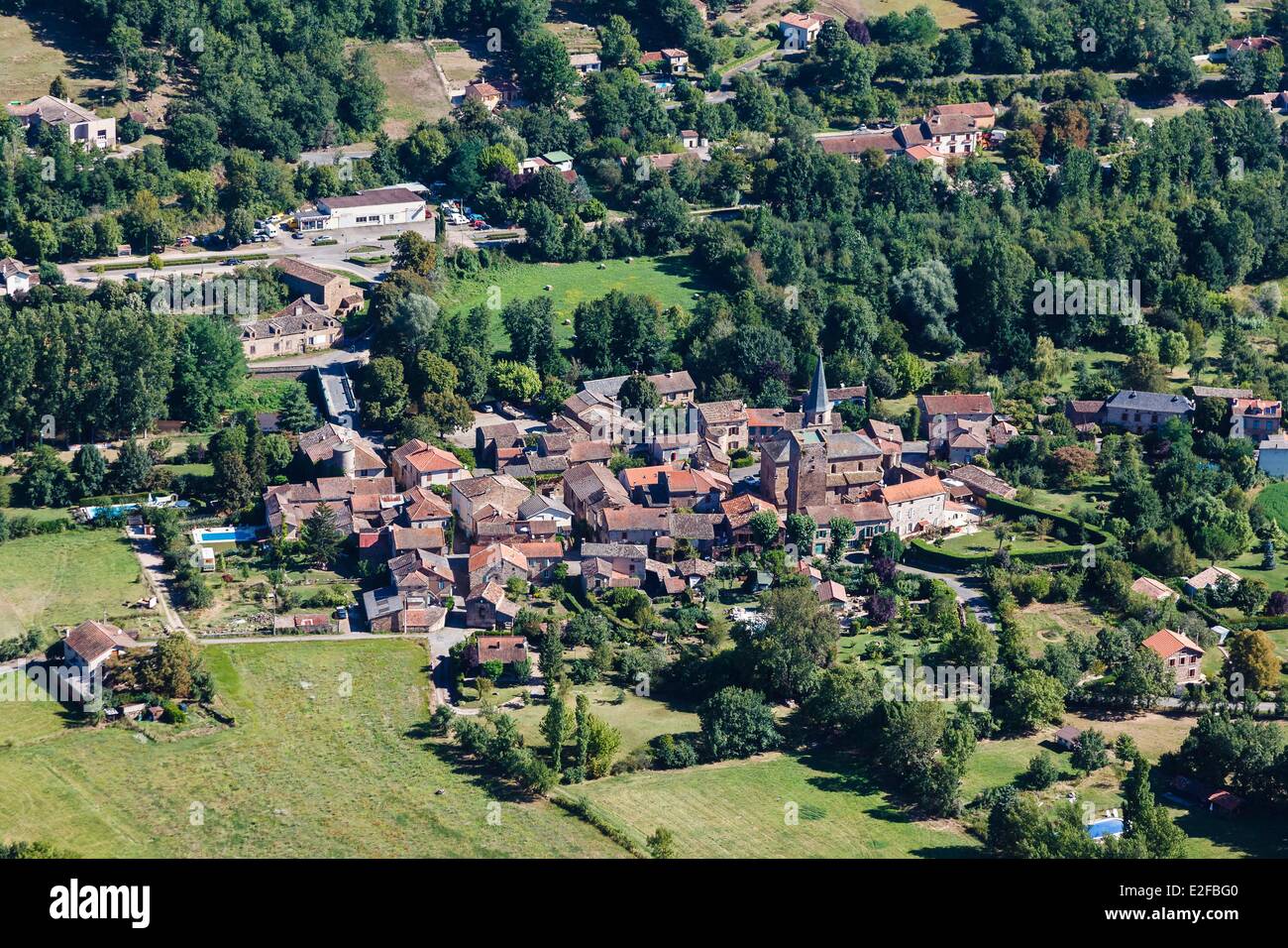 Francia, Tarn, Salles, la aldea (vista aérea) Foto de stock