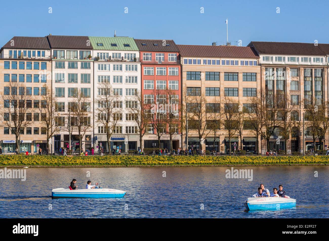 Alemania, Hamburgo Binnenalster, orillas del lago Alster, visto desde la Lombardsbrucke Foto de stock
