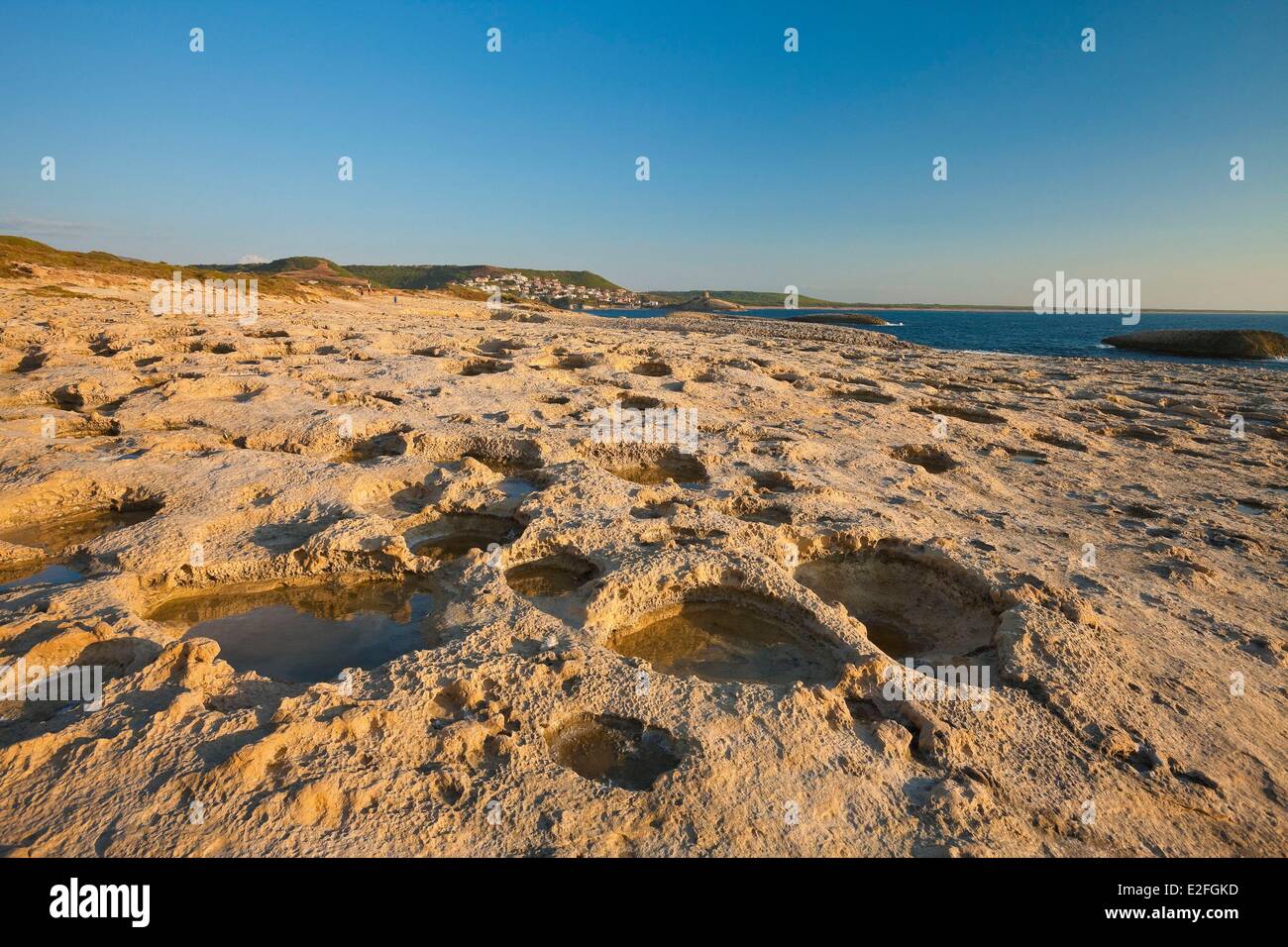 Italia, Cerdeña, provincia de Oristano, S'Archittu Foto de stock