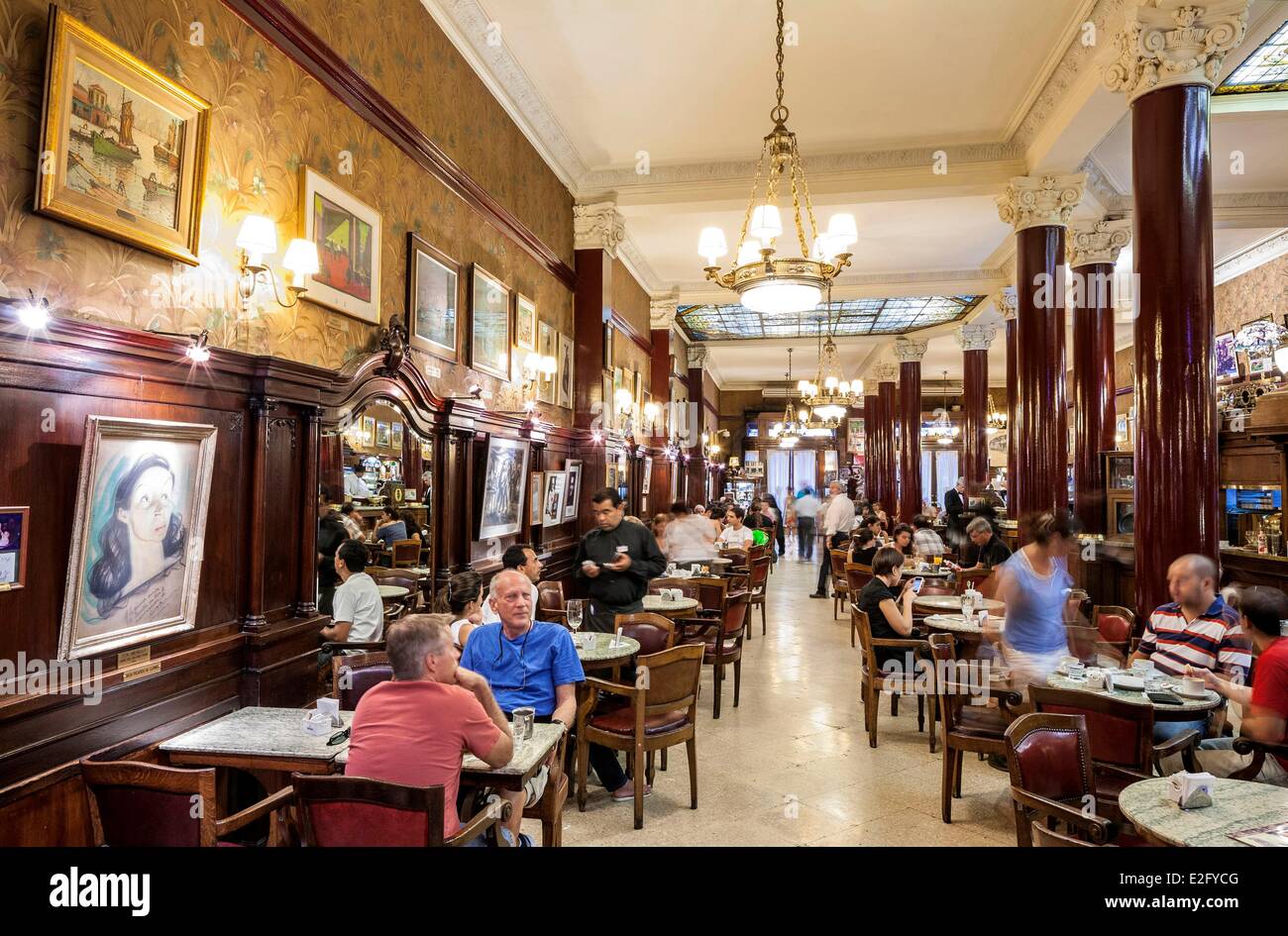Argentina Buenos Aires abrió sus puertas en 1858 y frecuentado por los gustos de cafe Tortoni Juan Manuel Fangio y Albert Einstein. Foto de stock