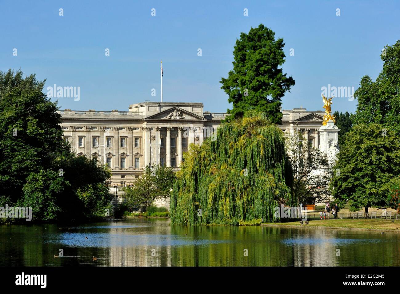 Reino Unido Londres Westminster St James's Park y el Palacio de Buckingham Foto de stock