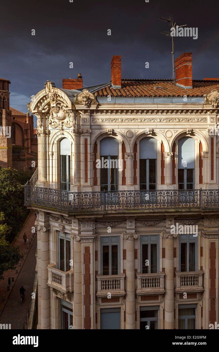 Francia Toulouse Haute Garonne downtown edificio rue de Metz vista vertical del edificio de Francia Toulouse Haute Garonne downtown edificio rue de Metz vista vertical del edificio de