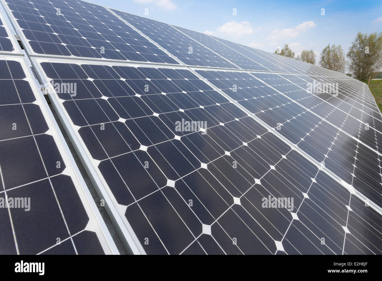 Estación de energía solar fotovoltaica Foto de stock