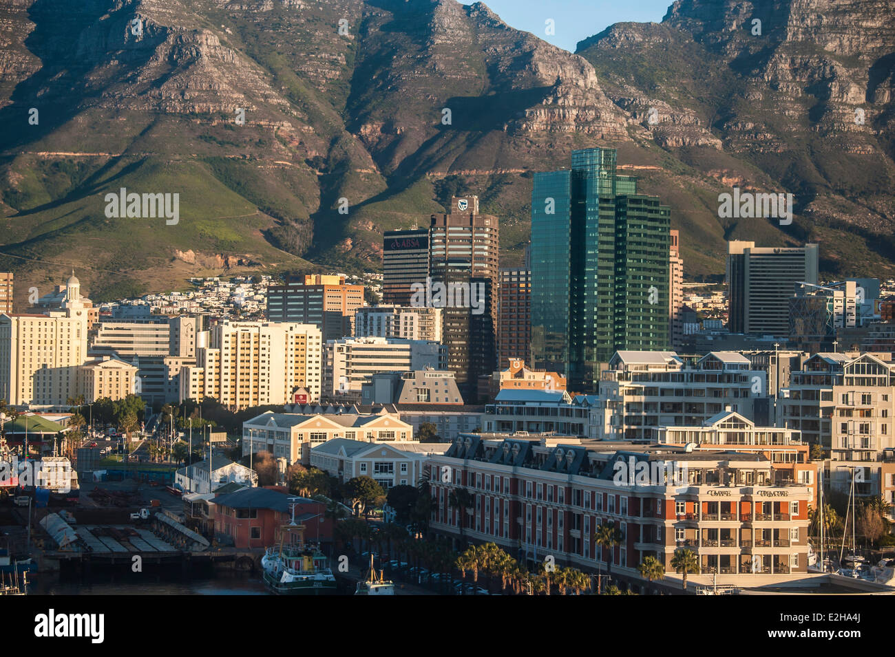 Del centro de la Ciudad del Cabo con casas comerciales, Ciudad del Cabo, Western Cape, Sudáfrica Foto de stock