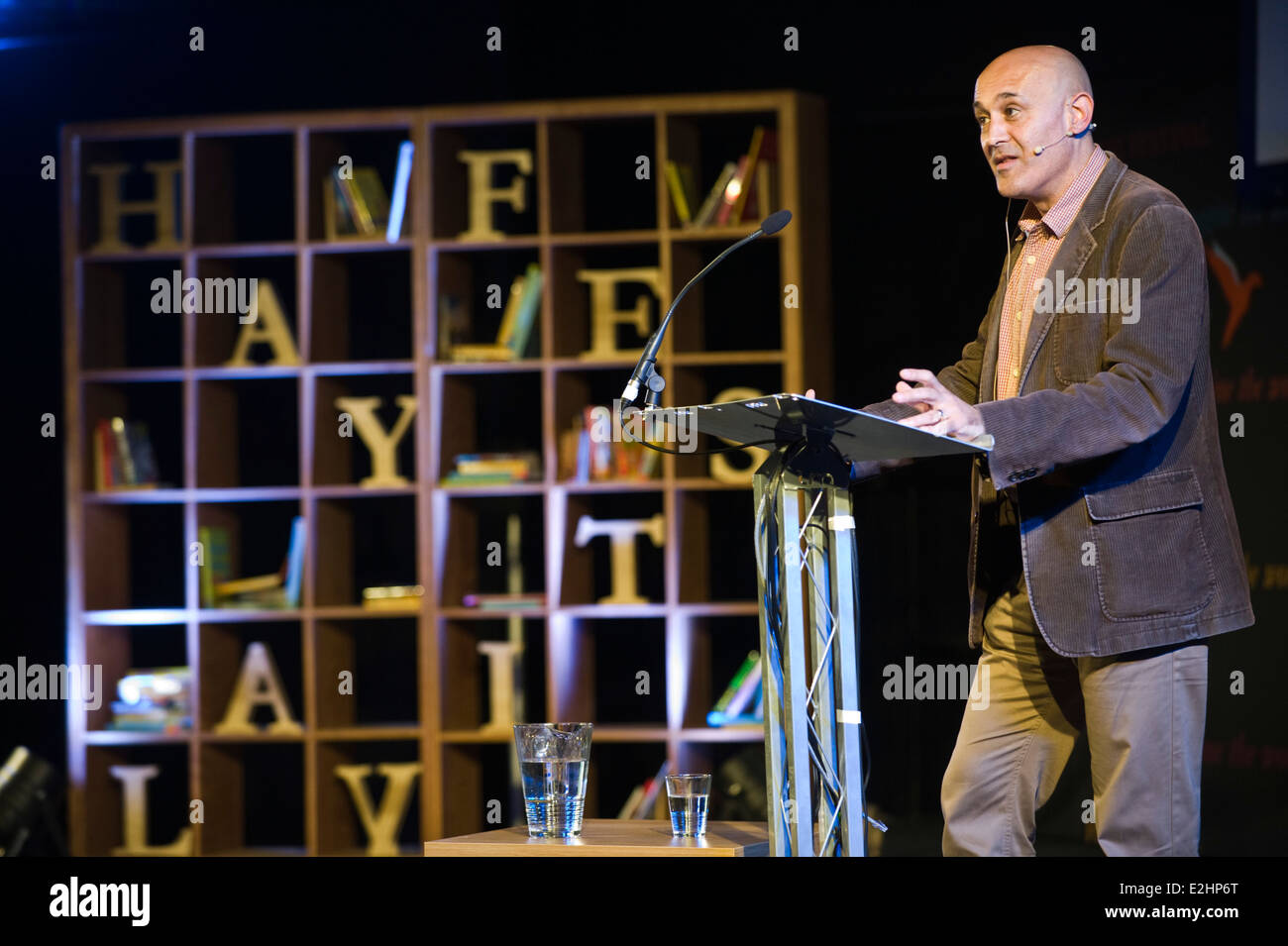 Jim Al-Khalili físico teórico dando la charla "bha" en Hay Festival 2014 Foto de stock