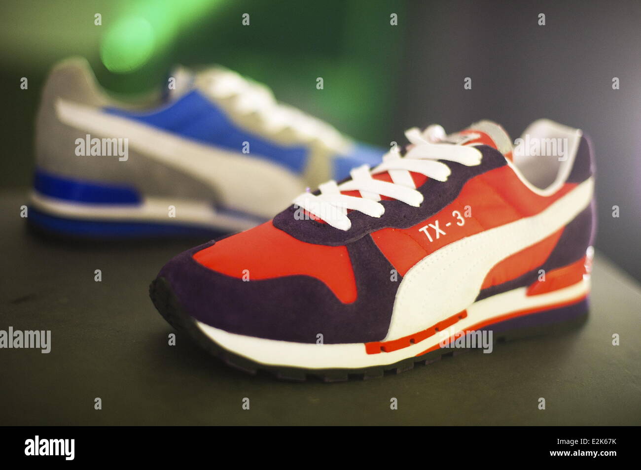 Puma sneakers fotografías e imágenes de alta resolución - Alamy