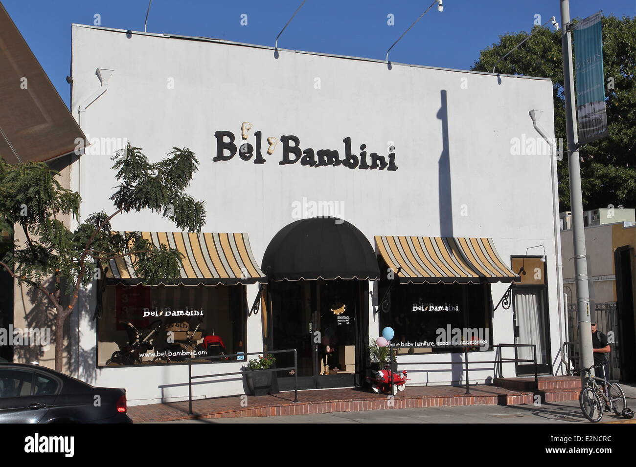 Adele Aka Adele Adkins Tiendas En Bel Bambini Bebe Boutique En Beverly Hills Con Exterior Vista General Donde Los Angeles California Estados Unidos Cuando 11 Jan 13 Fotografia De Stock Alamy