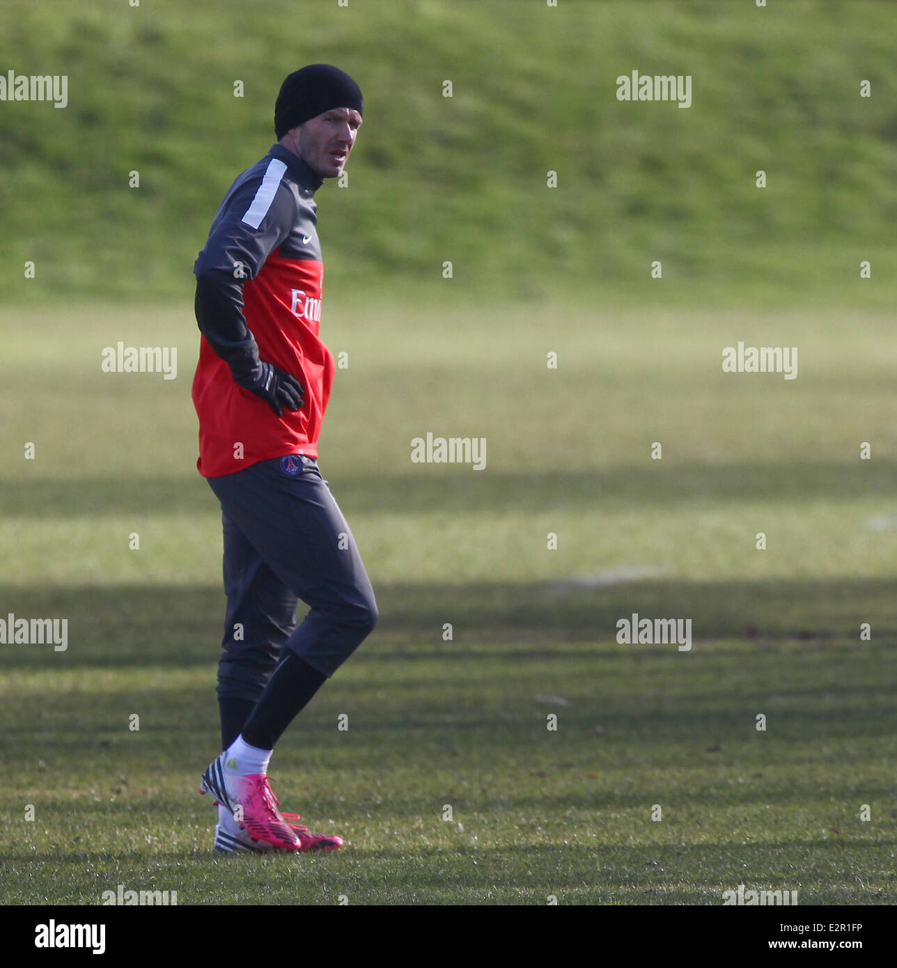 David Beckham se entrena en rosa botas de fútbol de adidas y un kit de  Paris Saint-Germain con: David Beckham donde: Londres, Reino Unido cuando:  07 Feb 2013 Fotografía de stock - Alamy