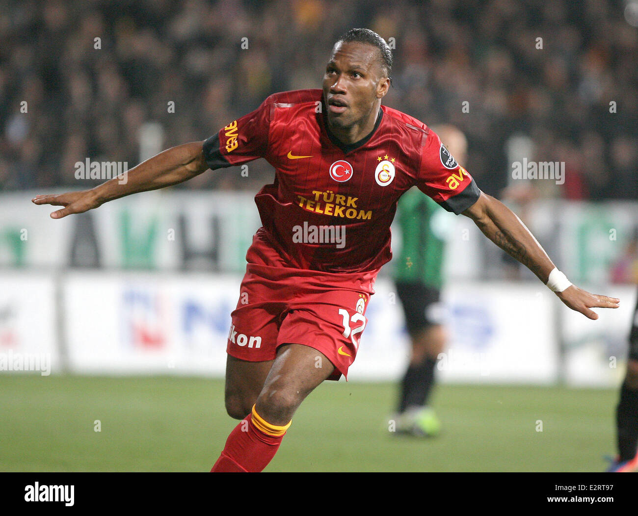 Didier Drogba hizo su debut como sustituto y anotó para su nuevo club, el  Galatasaray en la victoria por 2-1 contra Akhisar Belediye Featuring:  Didier Drogba donde: Manisa, Turquía cuando: 15 Feb