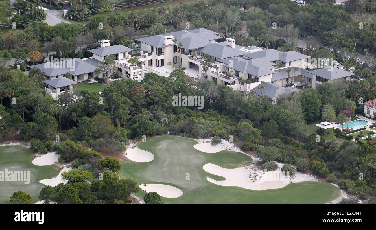 Vistas aéreas de la ex superestrella de la NBA Michael Jordan de la nueva casa en Florida. El completado propiedad de lujo dispone 11 habitaciones, una casa de la piscina